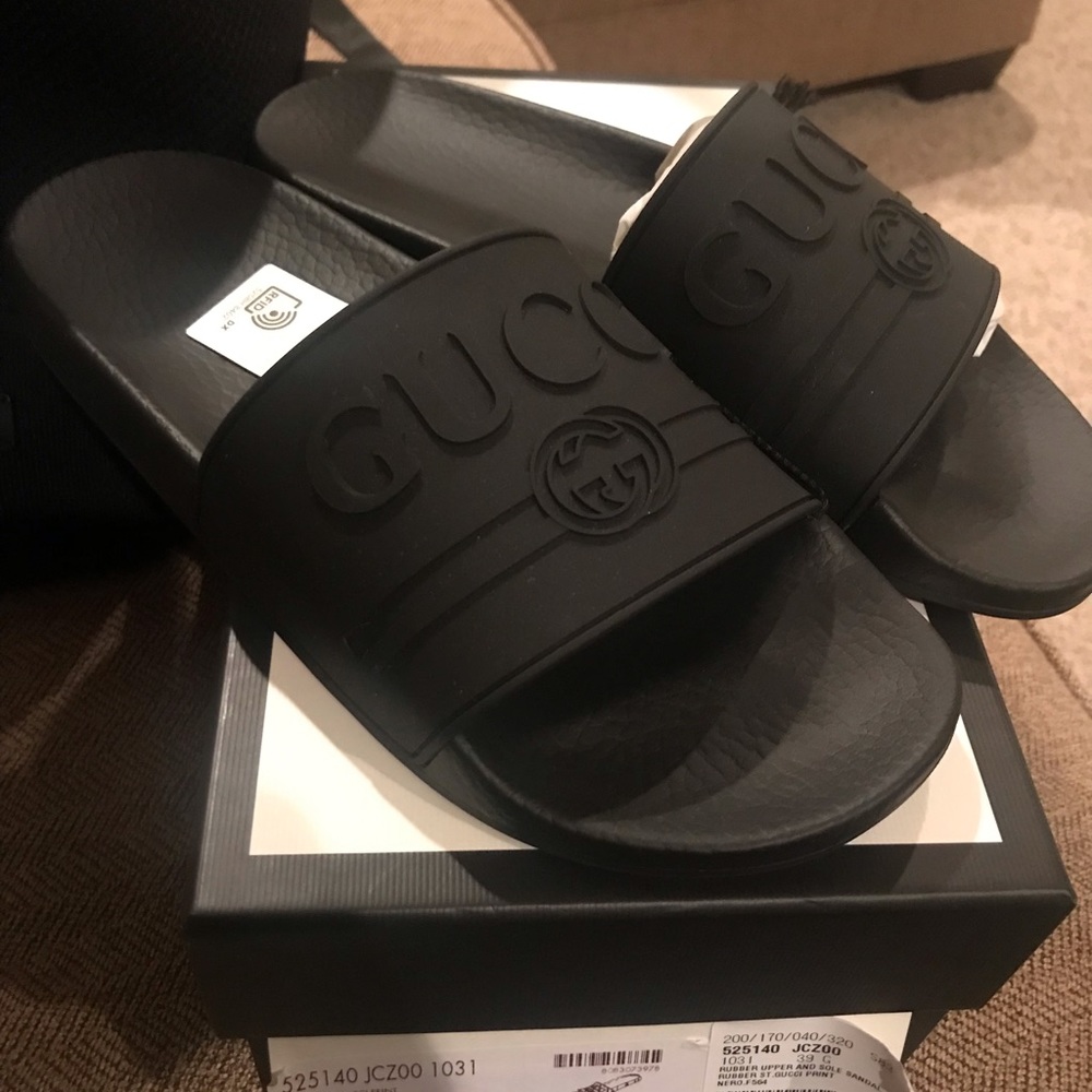 ❤️❤️SOLD❤️❤️Gucci Rubber Slides